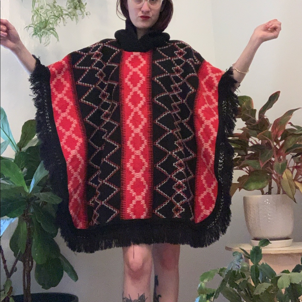 VTG OS 1970s Fringe Poncho